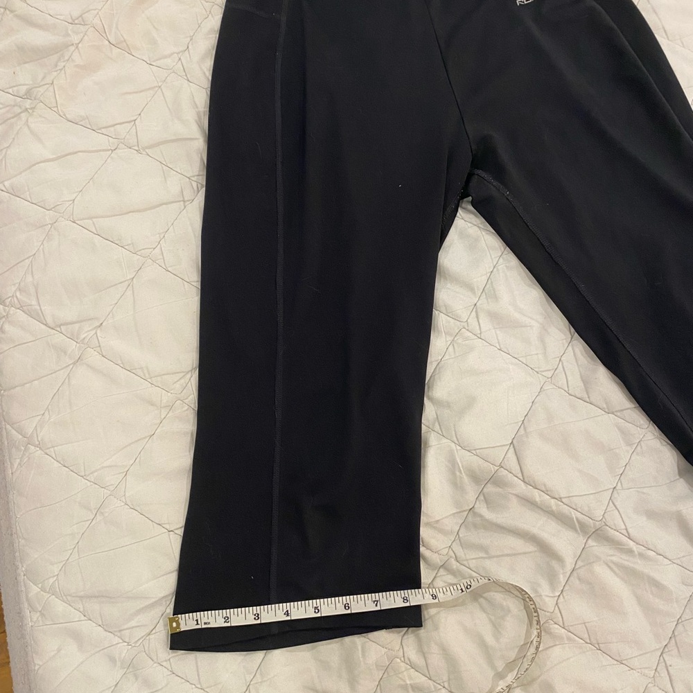 FREE WITH PURCHASE Reebok Black Capri Leggings Women’s M - Picture 5 of 5